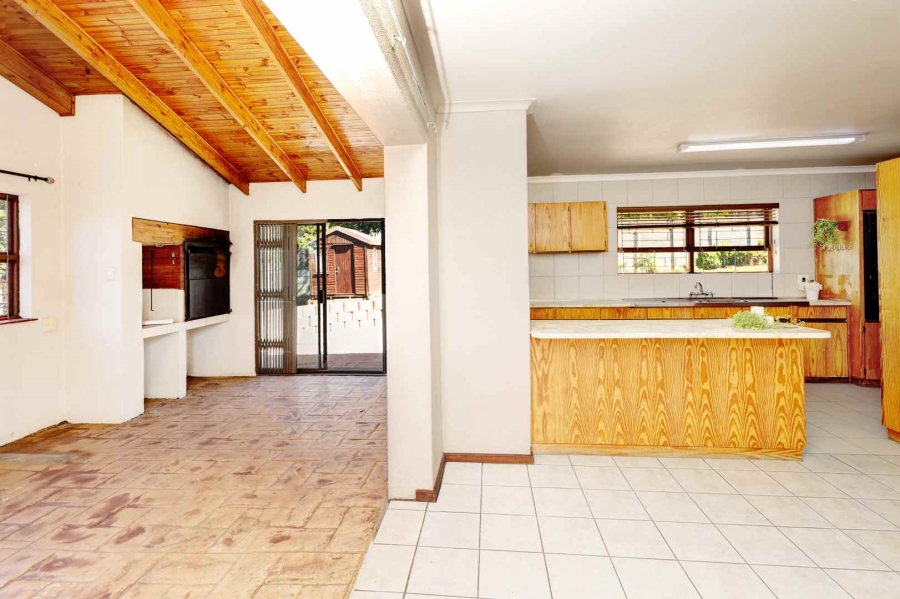 To Let 3 Bedroom Property for Rent in Loevenstein Western Cape